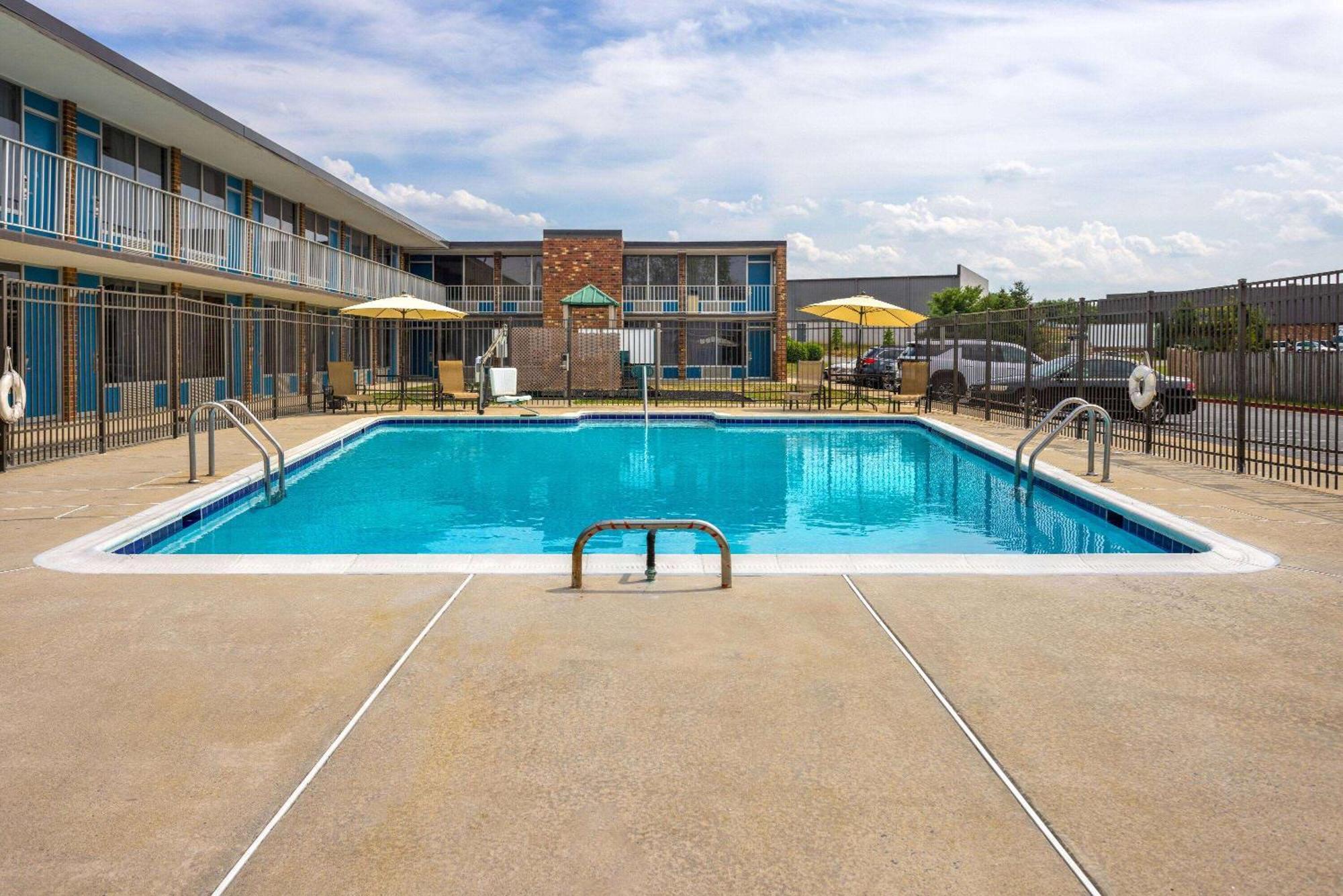 Days Inn Of Frederick By Wyndham Exteriér fotografie